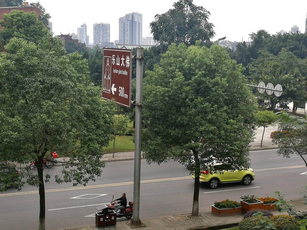Peace Inn The Leshan Giant Buddha Branch Екстериор снимка